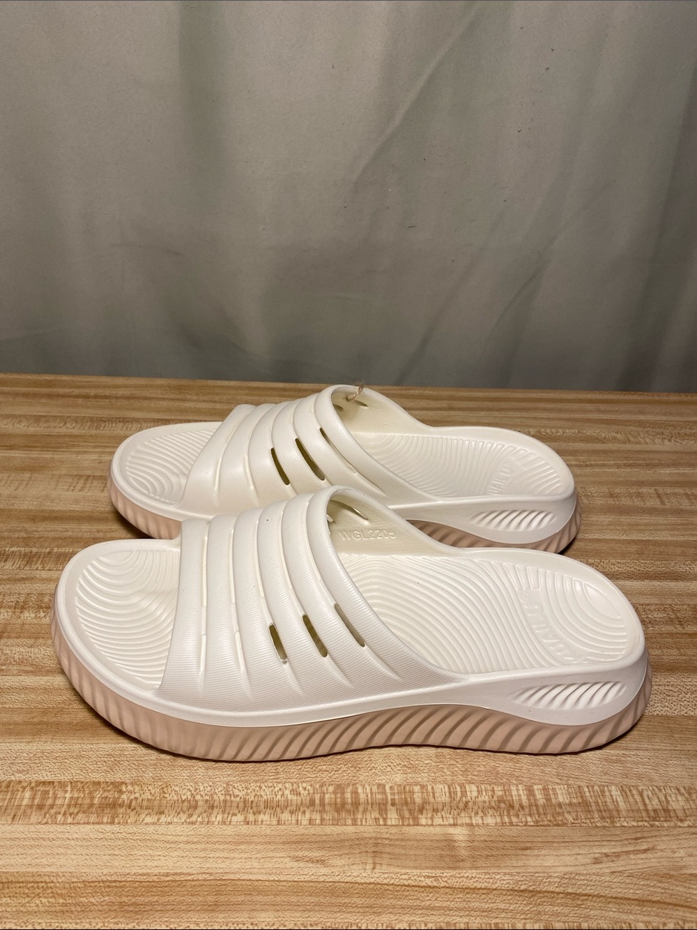 KUAILU Recovery Sandals  Beige Khaki Slip On  12 NWT